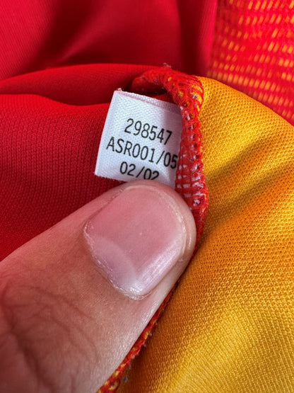 Étiquette adidas 02/02, code 298547 et référence ASR001/05 du maillot Espagne 2002