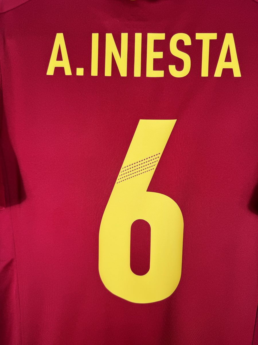 Détail flocage Iniesta N°6 maillot Espagne 2012