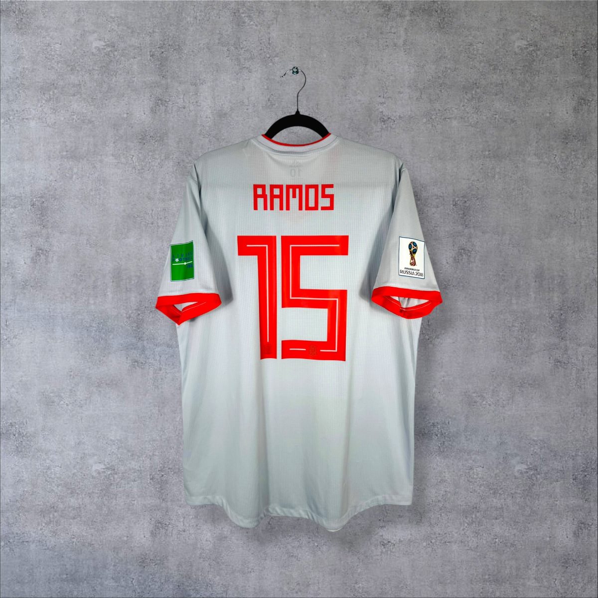 Maillot Espagne 2018 extérieur adidas, dos floqué Ramos 15, badges Coupe du monde Russie 2018