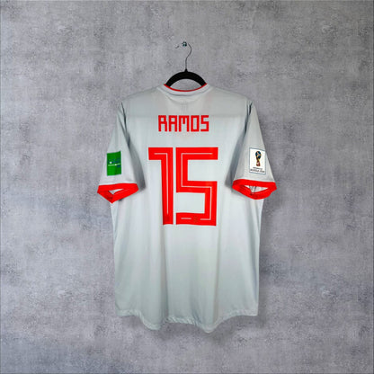 Maillot Espagne 2018 extérieur adidas, dos floqué Ramos 15, badges Coupe du monde Russie 2018