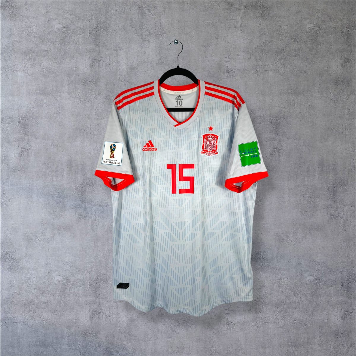 Maillot Espagne extérieur 2018 adidas Climachill de face, gris clair motif bleu, numéro 15 sur le torse