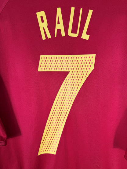 Détail du flocage RAUL numéro 7 ajouré jaune sur le maillot Espagne Euro 2004