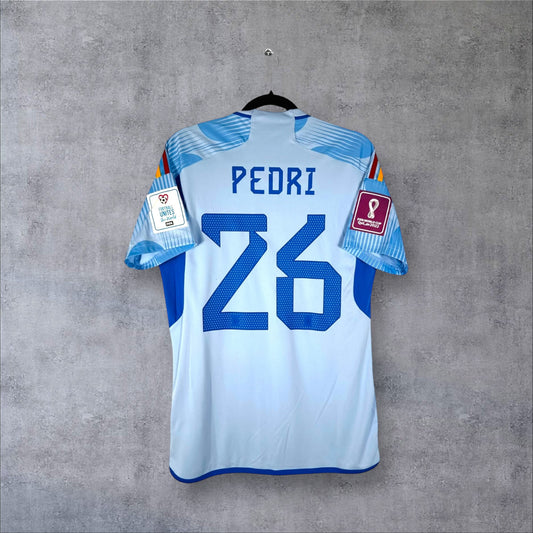 Dos du maillot Espagne Extérieur 2022 bleu ciel avec flocage bleu PEDRI 26 et patchs Coupe du Monde.