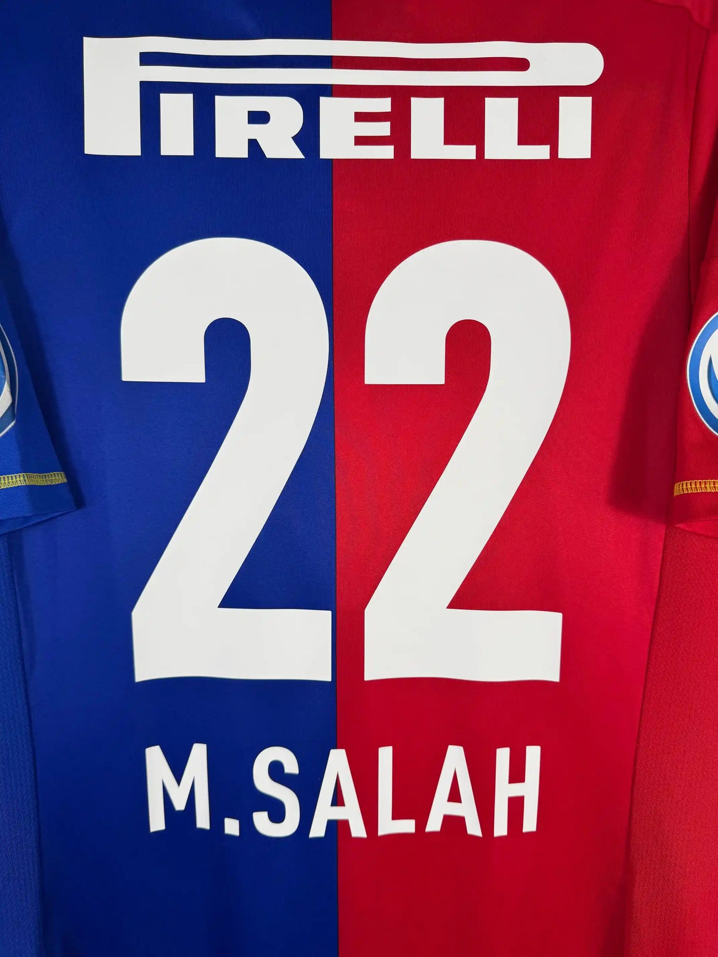 étail flocage M.Salah N°22 et patch Pirelli sur maillot signé équipe FC Bâle 2012-2013