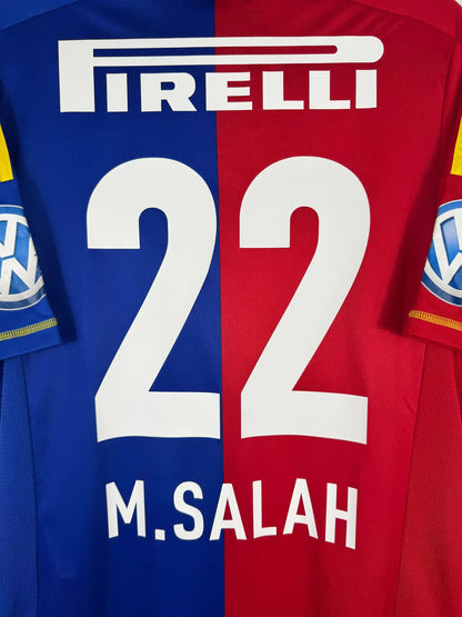 Détail flocage M.Salah N°22 et patch Pirelli sur maillot signé équipe FC Bâle 2012-2013