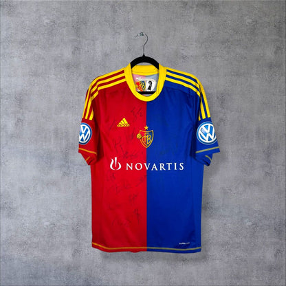 Maillot FC Bâle 2012-2013 Domicile signé par l'équipe championne de Suisse 2013 dont Salah Sommer Streller Elneny