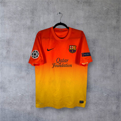Vue de face du maillot FC Barcelone extérieur 2013 dégradé orange jaune sponsor Qatar Foundation.