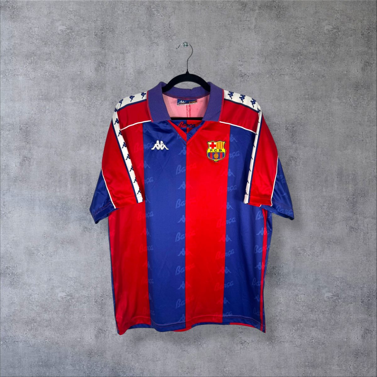 Face du maillot FC Barcelone 1992-1995 domicile Kappa blaugrana sans sponsor avec écusson F.C.B.