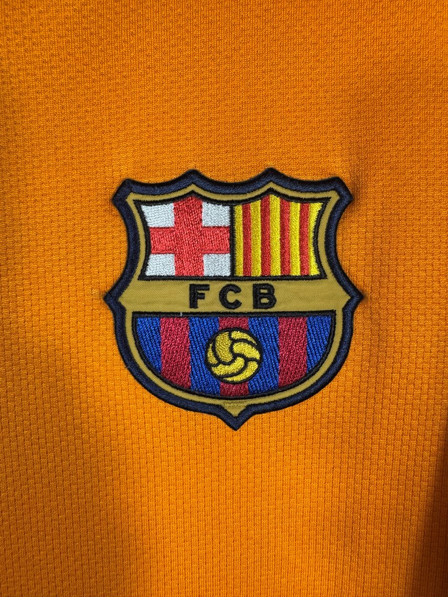 Écusson brodé FC Barcelone sur maille orange, maillot extérieur 2006-2007