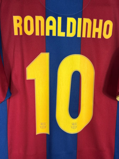 Détail flocage Ronaldinho N°10 maillot FC Barcelone 2007-2008