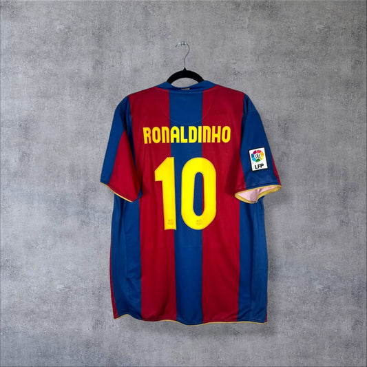 Maillot FC Barcelone 2007-2008 domicile vue dos flocage Ronaldinho N°10