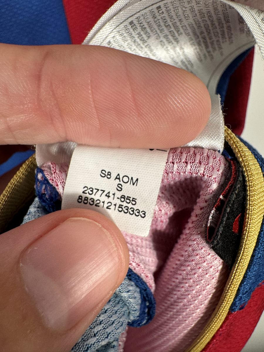 Étiquette Nike code 237741-655 taille S, maillot domicile FC Barcelone 2007-2008