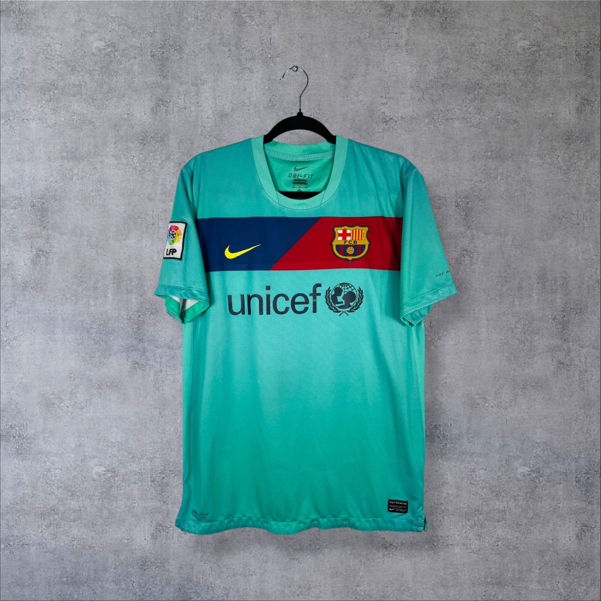 Maillot FC Barcelone extérieur 2010-2011 Nike de face, sponsor Unicef