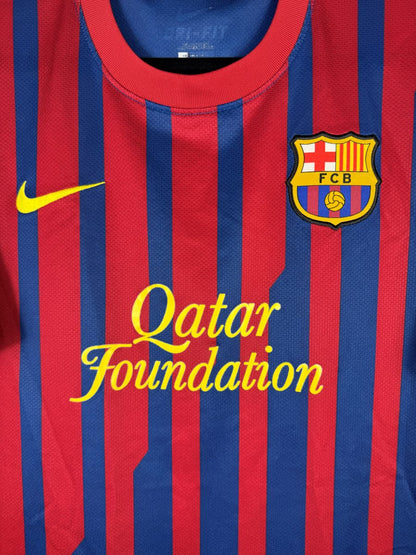 Écusson FC Barcelone brodé sur le maillot domicile blaugrana 2011-2012 d'Iniesta