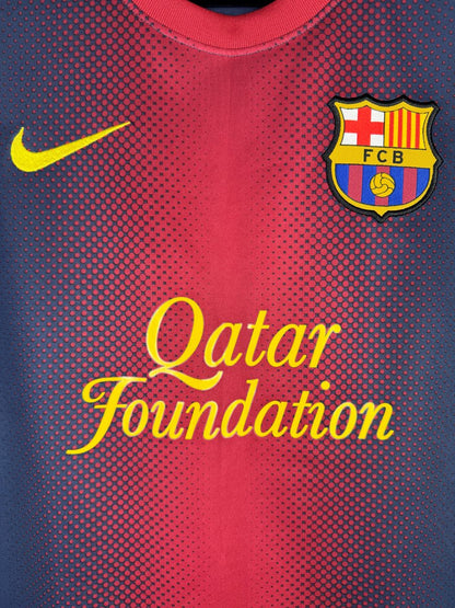 Détail de l'écusson FCB brodé et de la trame de points du maillot FC Barcelone domicile 2012-2013