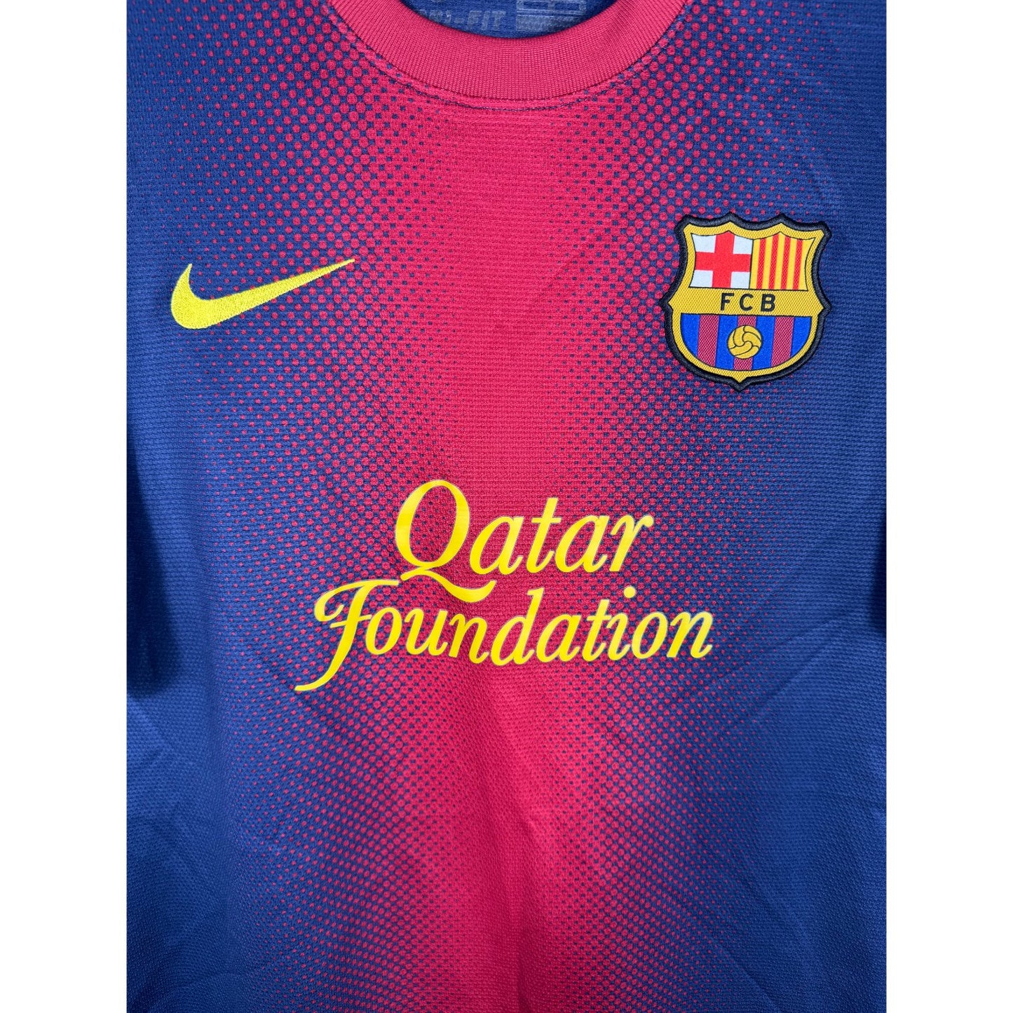 Détail de l'écusson du Barça et du logo Nike