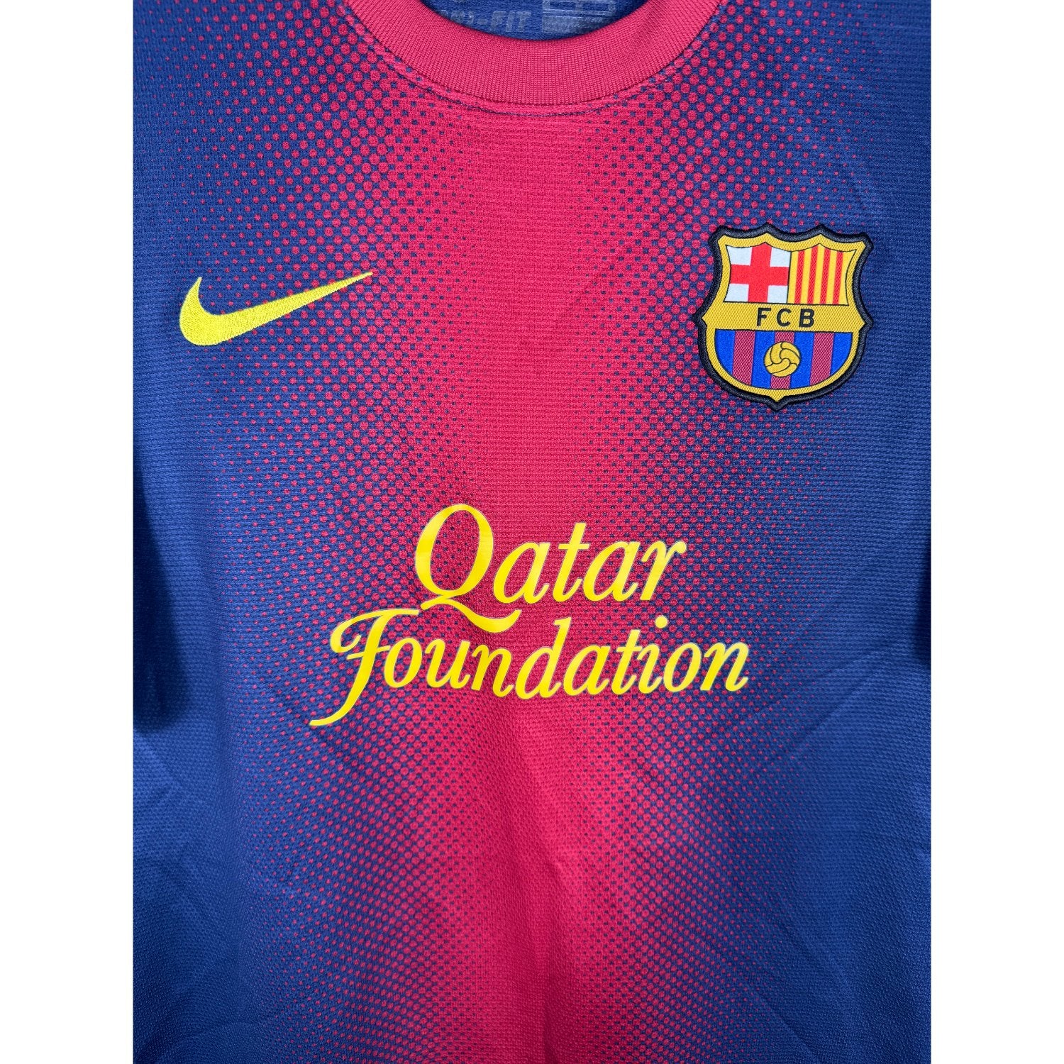 Détail de l'écusson du Barça et du logo Nike