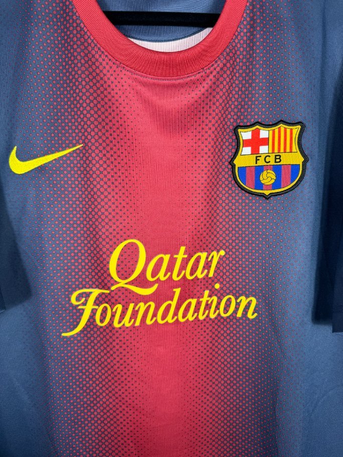 Détail de l'écusson du Barça et du logo Nike