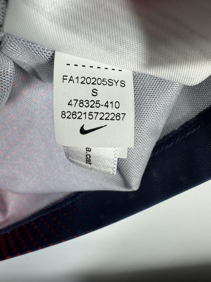 Étiquette Nike d'authenticité du maillot FC Barcelone 2012-2013 domicile, référence 478325-410 taille S