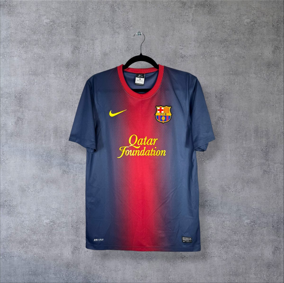Face du maillot FC Barcelone 2012-2013 domicile Nike, sponsor Qatar Foundation et dégradé blaugrana