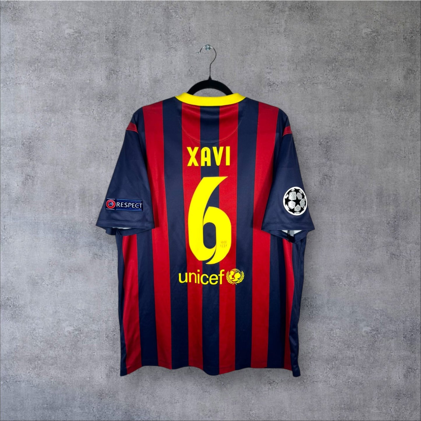 Flocage d'origine Xavi numéro 6 sur maillot FC Barcelone 2013-2014 Domicile