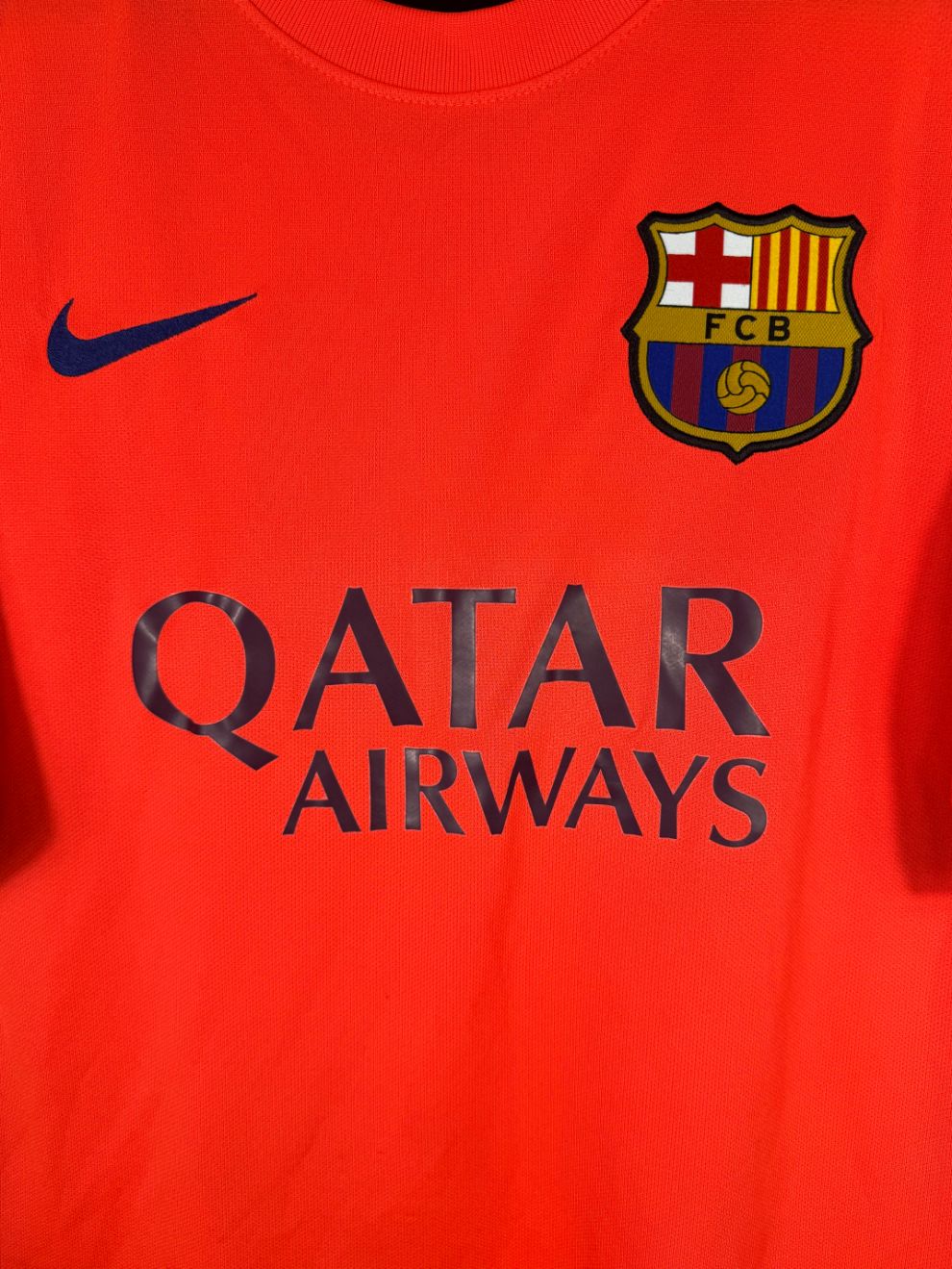 Détail de l'écusson du Barça et du logo Nike