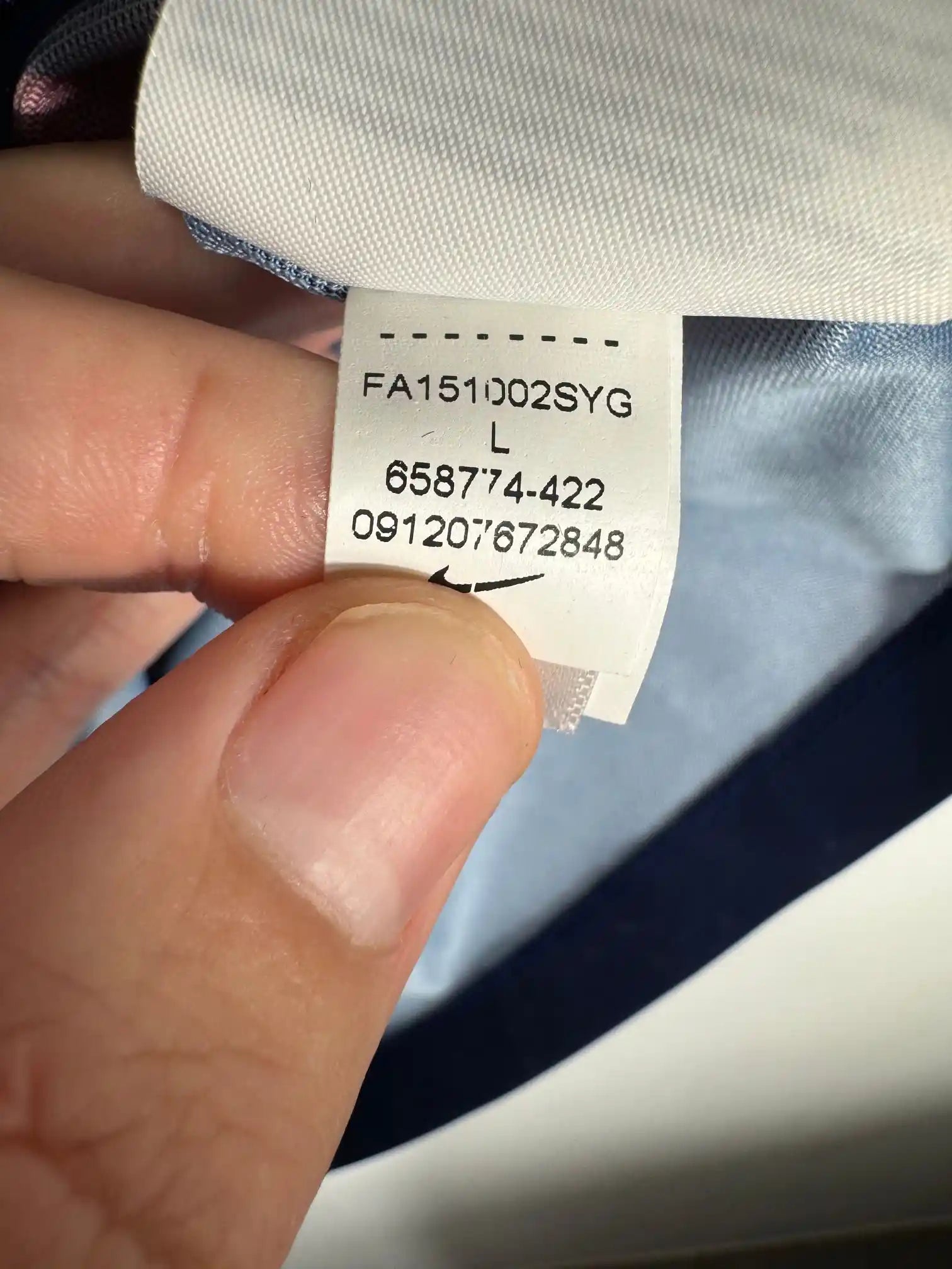 Étiquette intérieure d'authenticité avec code Nike 658774-422 prouvant l'originalité du maillot FC Barcelone home 2015-2016