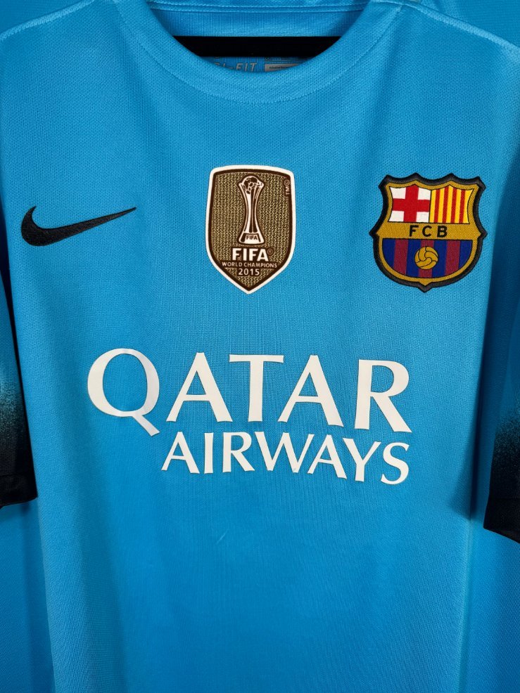 Détail de l'écusson du Barça et du logo Nike