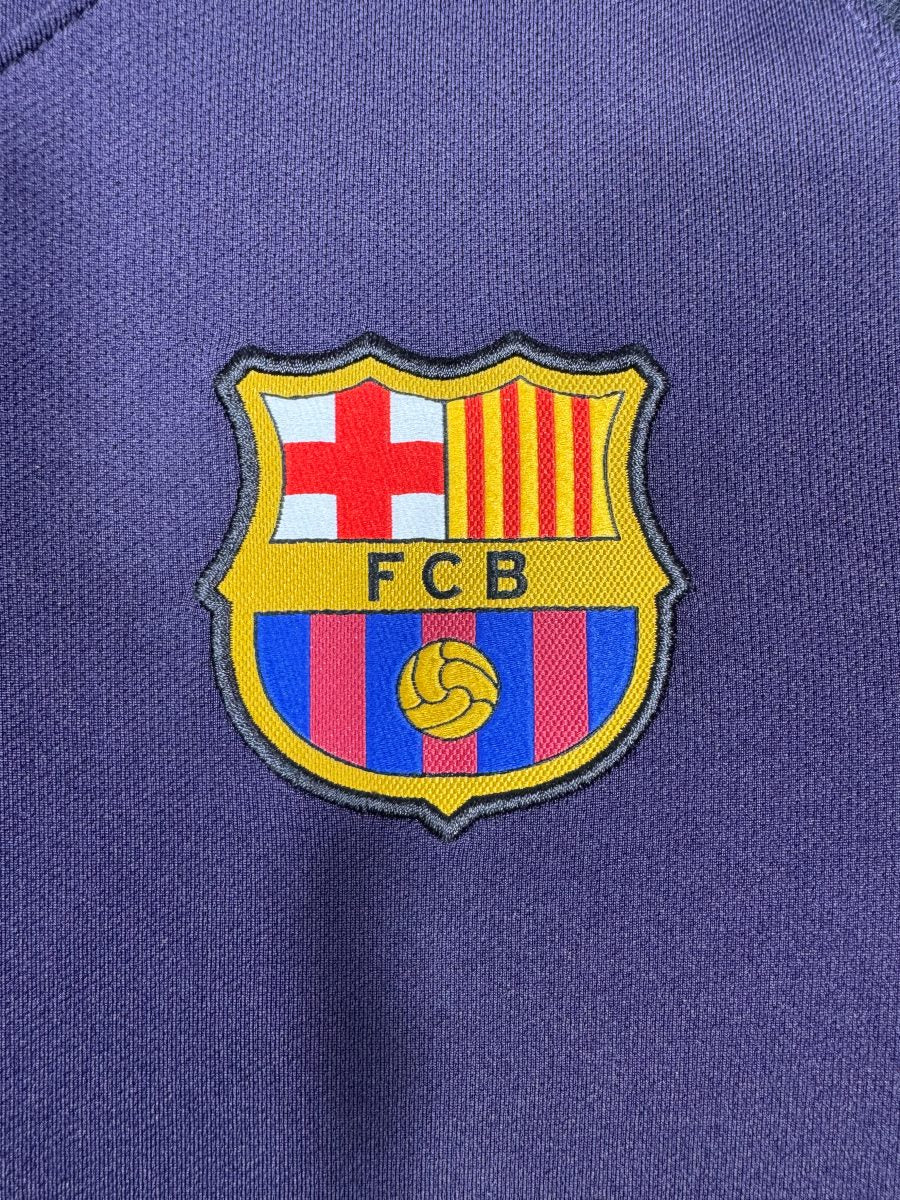 Écusson brodé FC Barcelone maillot extérieur 2016-2017 gros plan