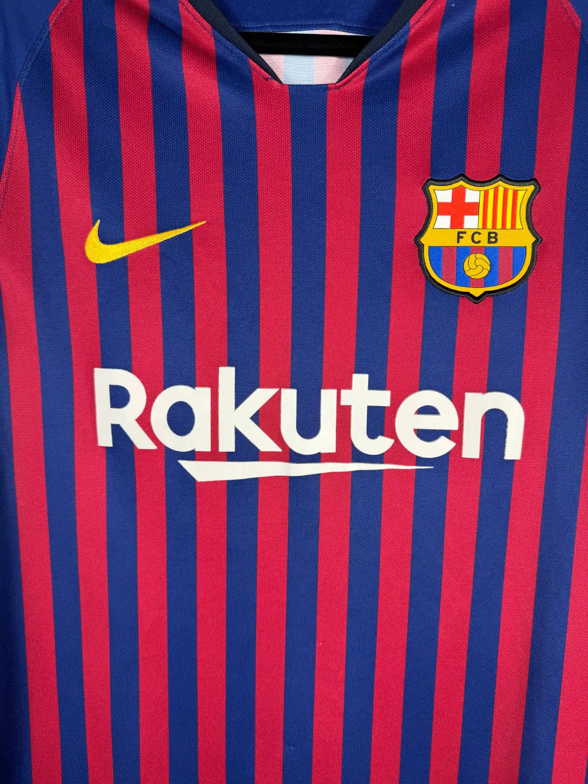 Détail sponsor Rakuten et écusson FC Barcelone sur maillot domicile 2018-2019 saison du Pichichi de Messi