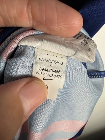 Étiquette intérieure d'authenticité avec code Nike 894430-456 prouvant l'originalité du maillot FC Barcelone home 2018-2019