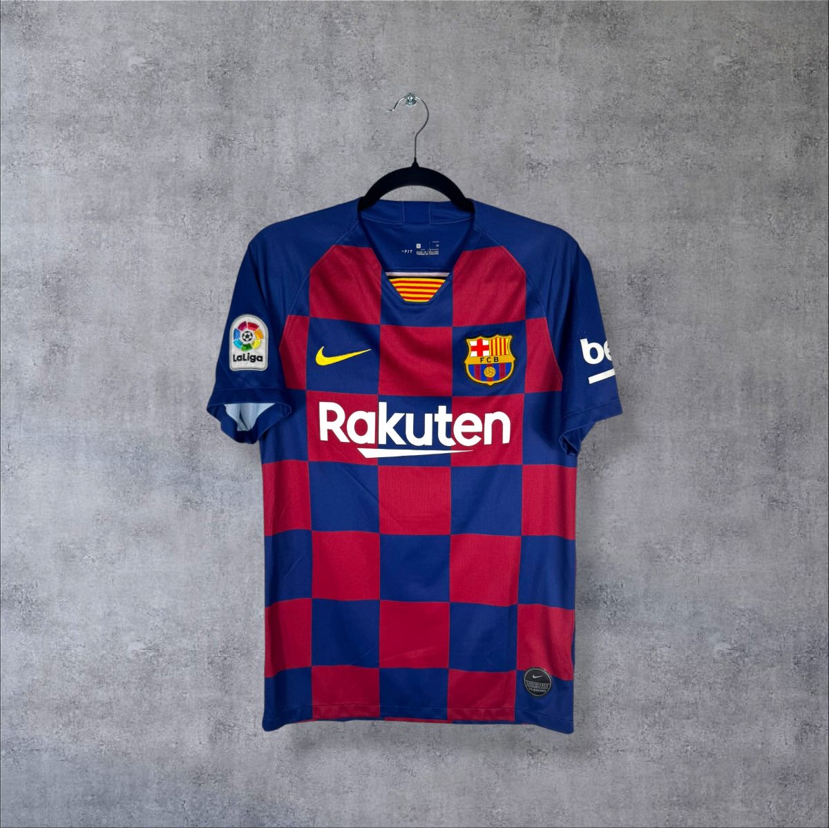 Face du maillot FC Barcelone 2019-2020 domicile Nike damier blaugrana sponsor Rakuten