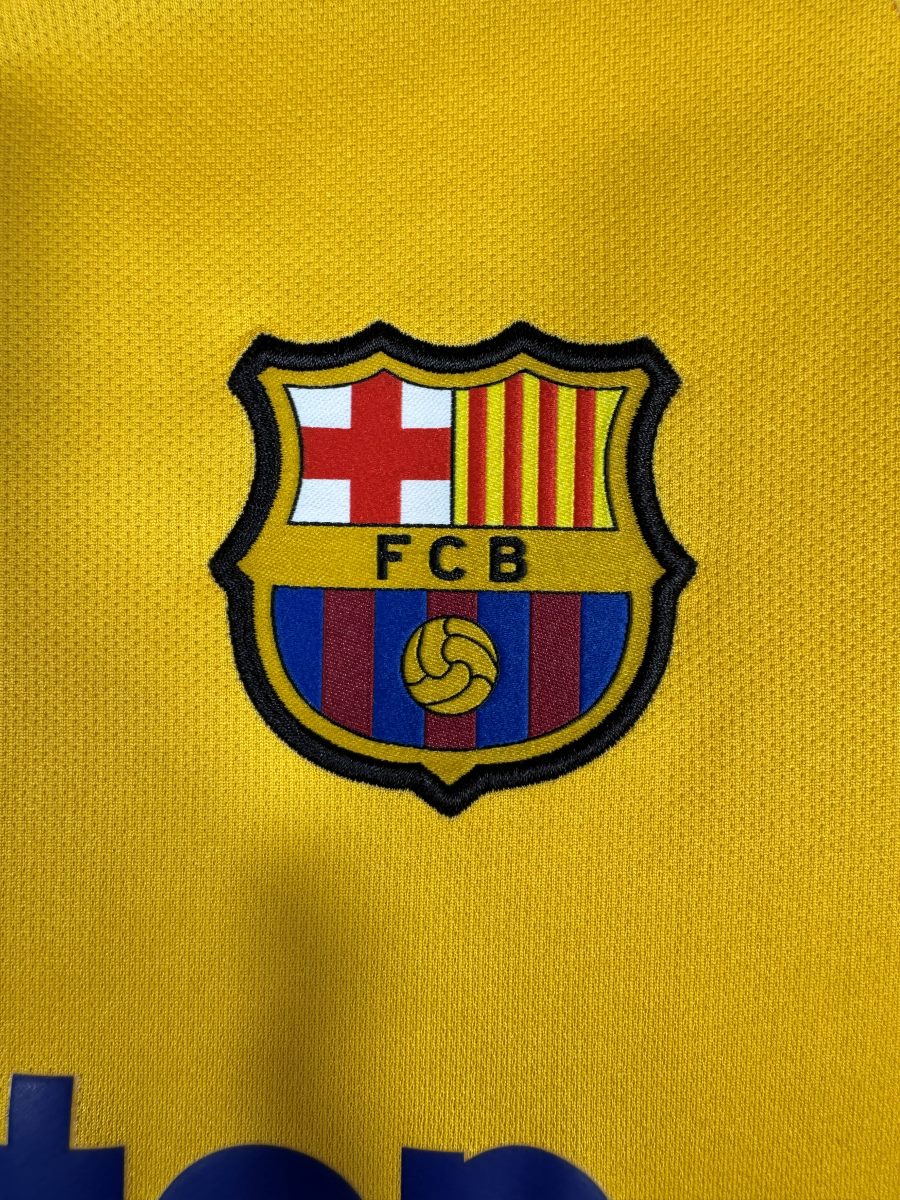 Écusson brodé FC Barcelone et sponsor Rakuten maillot extérieur 2019-2020