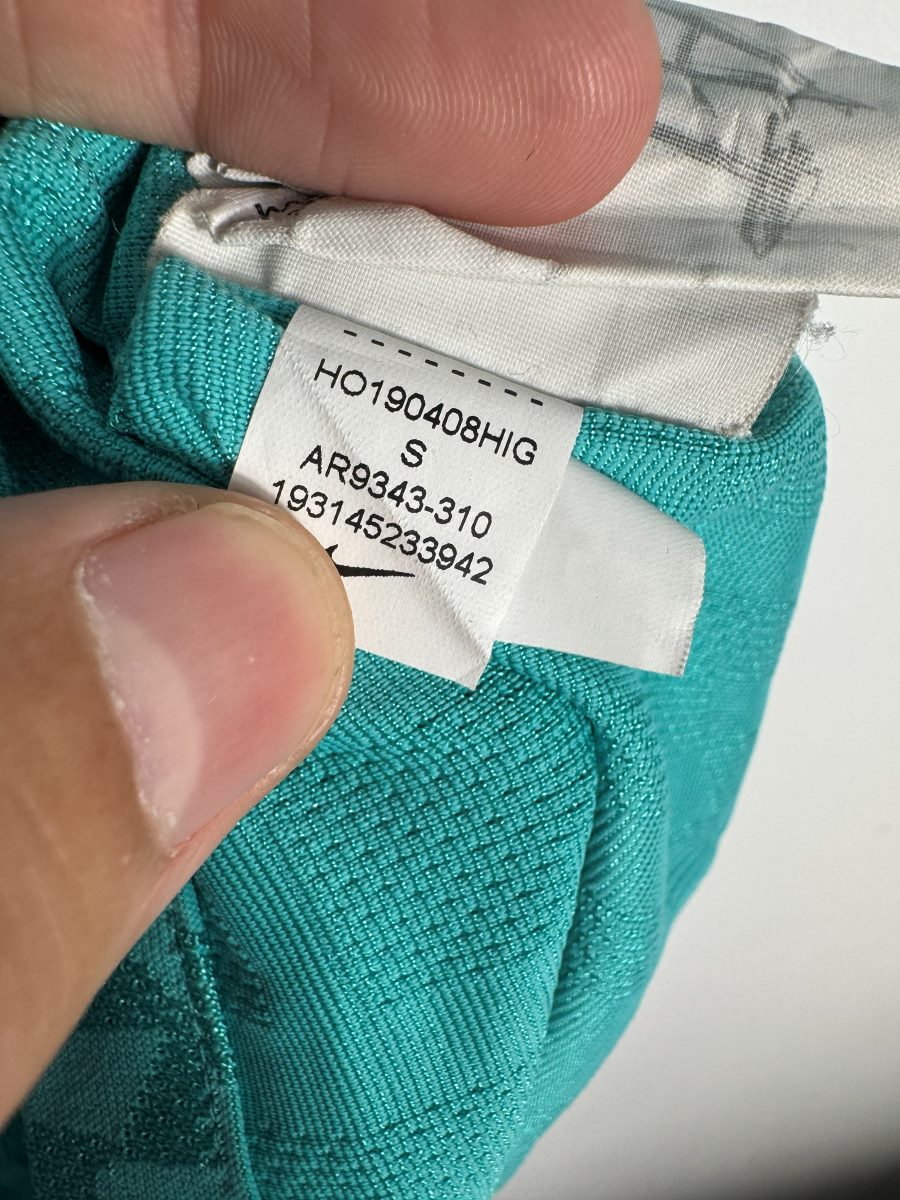 Étiquette Nike HO190408HIG et code d'authenticité AR9343-310 du Barça third 2019-2020