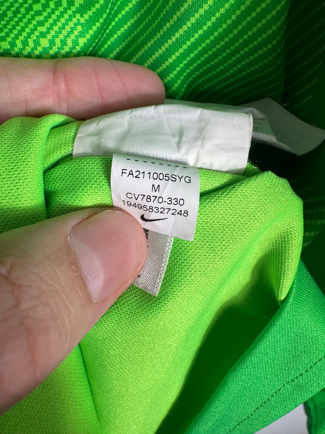 Étiquette d'authenticité avec code Nike CV7870-330 prouvant l'originalité du maillot
