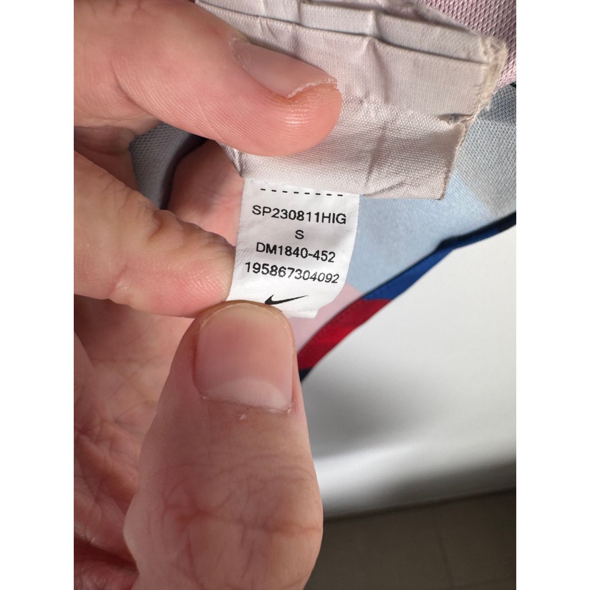 Étiquette d'authenticité avec code Nike DM1840-452 prouvant l'originalité du maillot