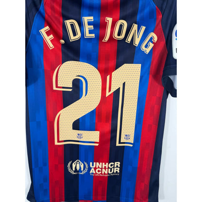 Détail de la typographie du flocage sur le numéro 21 de Frenkie De Jong