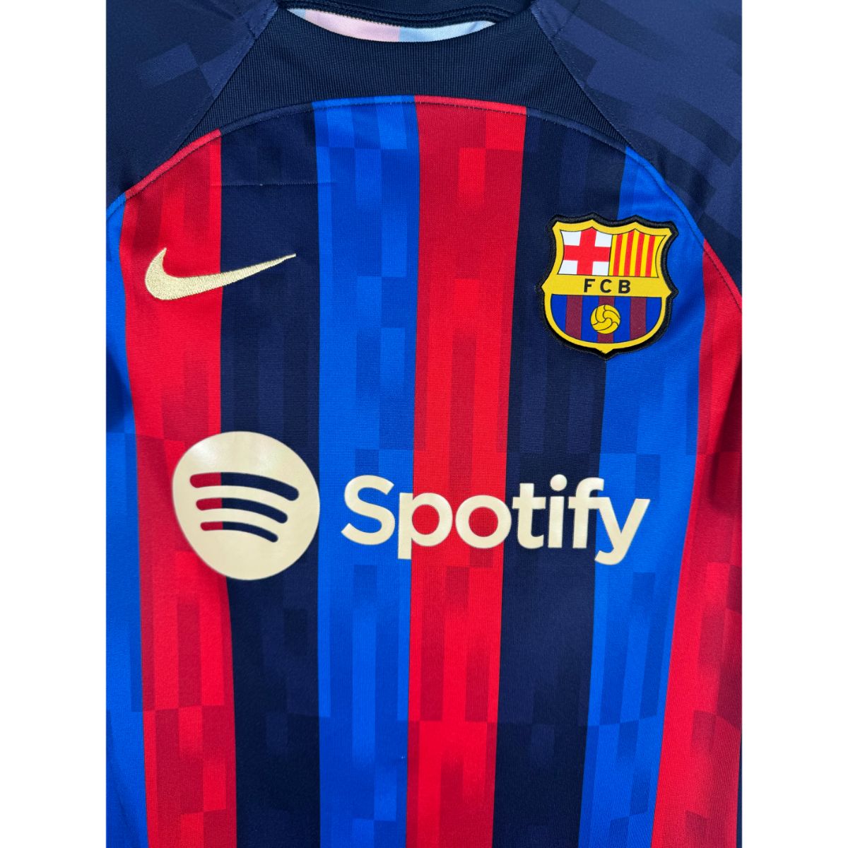 Détail de l'écusson du Barça et du logo Nike