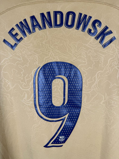 Détail flocage Lewandowski 9 bleu marine, maillot FC Barcelone extérieur 2022-2023