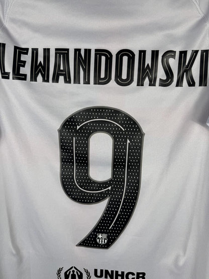 Détail flocage Lewandowski 9 noir, maillot FC Barcelone third 2022-2023