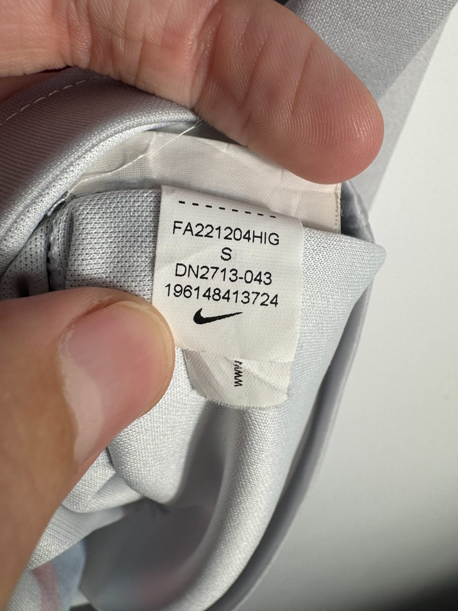 Étiquette Nike DN2713-043 taille S, maillot FC Barcelone third 2022-2023