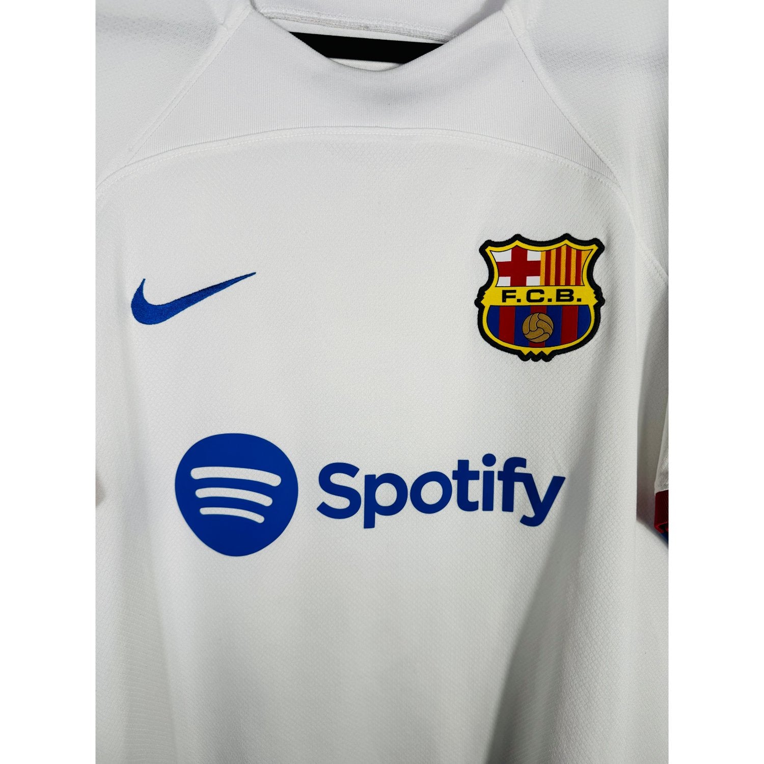 Détail de l'écusson vintage du Barça et du logo Nike