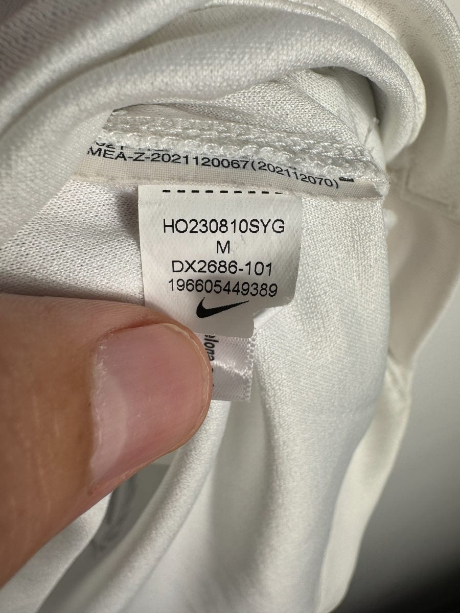 Étiquette Nike DX2686-101 taille M, maillot FC Barcelone extérieur 2023-2024