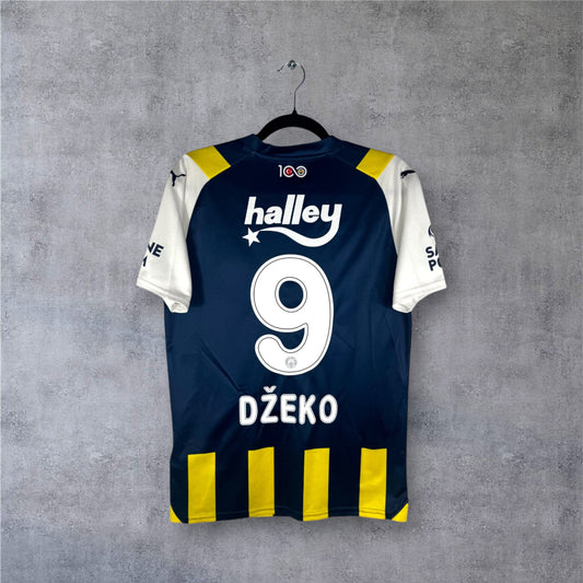 Flocage officiel blanc DŽEKO numéro 9 et sponsor Halley au dos du maillot Fenerbahçe.