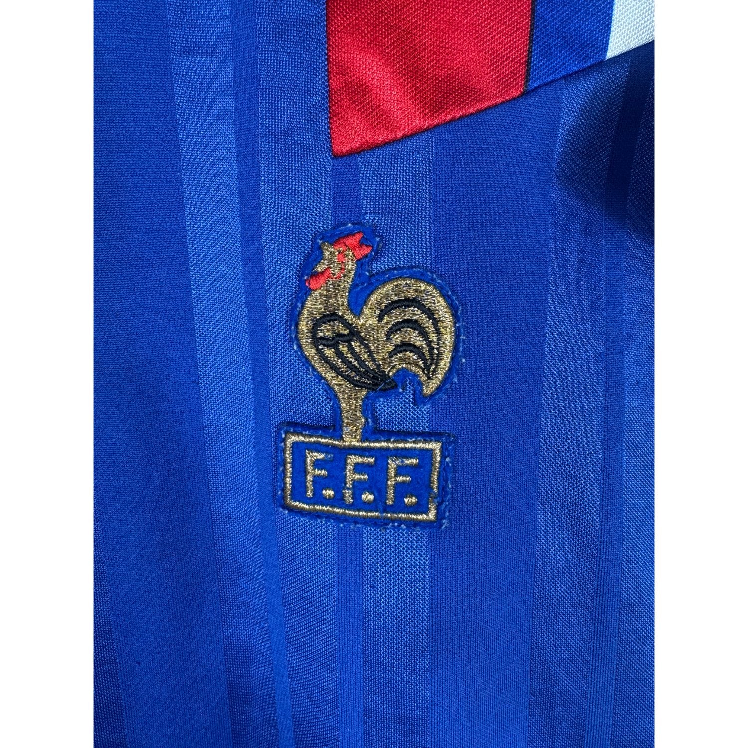 Détail de l'écusson du coq de la France