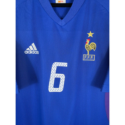 Détail de l'écusson de la France et du logo Adidas