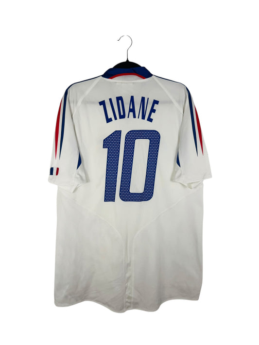 Maillot France 2004-2006 Extérieur Adidas - Vue arrière flocage Zidane #10, taille L, couleur blanc.