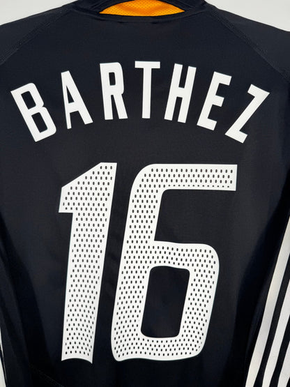 Détail de la typographie du flocage sur le numéro 16 de Fabien Barthez