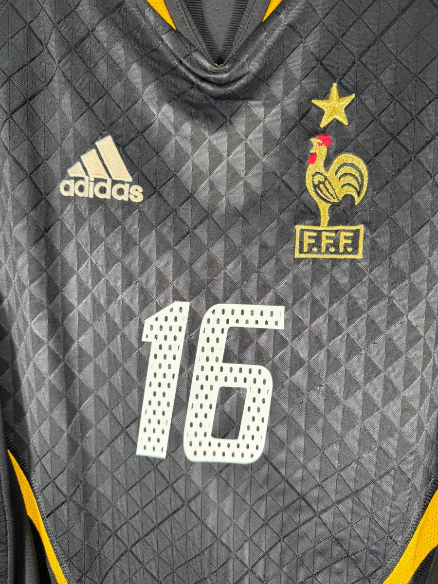 Coq FFF brodé doré à une étoile sur le maillot gardien France 2004 de Barthez
