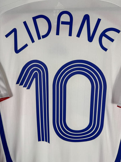Détail du flocage ZIDANE numéro 10 format Coupe du Monde 2006 sur le maillot France